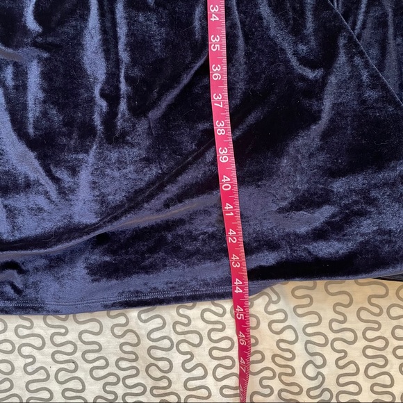 Velvet flutter sleeve wrap dress - Picture 3 of 4